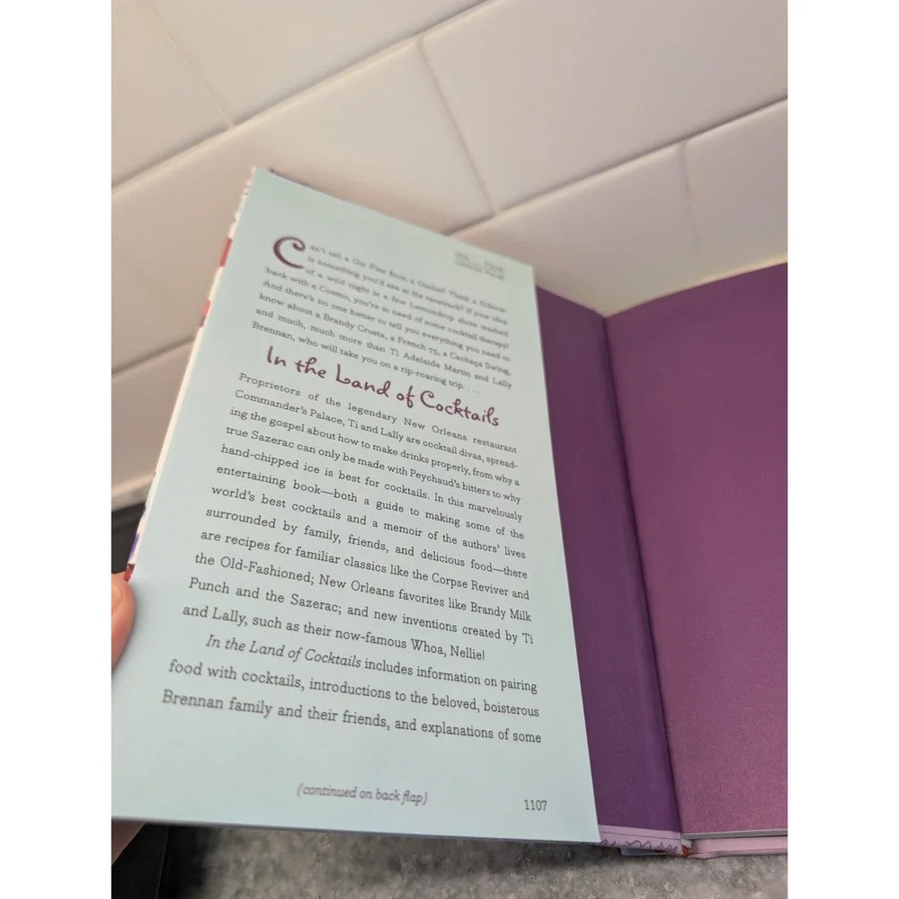 In the‎ Land of Cocktails: Recipes and Adventures from the Cocktail Chicks